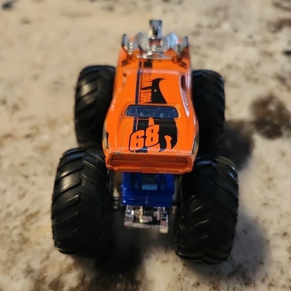 Hot Wheels Monster Jam `68 Dodge Challenger MONSTER TRUCK MATTEL 1/64 Diecast